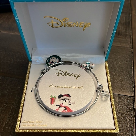 Disney Can You Bow-leave? Christmas Charm Bracelet New - Picture 7 of 7